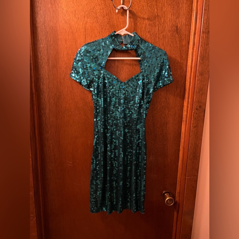 Niteline 
By Della Roufogali 
Sequin Dress Size 4

Excellent Condition